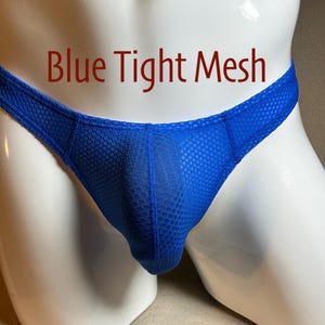 Pode incluir: Tanga de renda azul com ajuste justo.