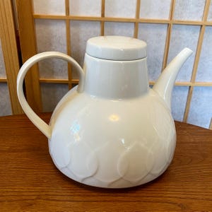 Rosenthal Bjørn Wiinblad Lotus White Porcelain Teapot with Lid, Modernist Danish Design