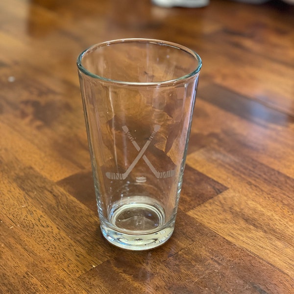 Hockey sticks pint glass | beer glass