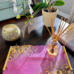 Christmas gift super sparkly decorative geode inspired tray in Pink/Gold! Perfume tray, resin tray, serving tray, make up vanity tray, glam