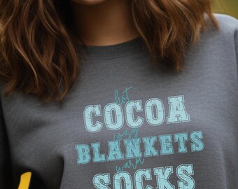 Warme cacao, gezellige dekens, warme sokken sweater met ronde hals, damessweater, wintersweater, sweater, trui weer, gezellig seizoen
