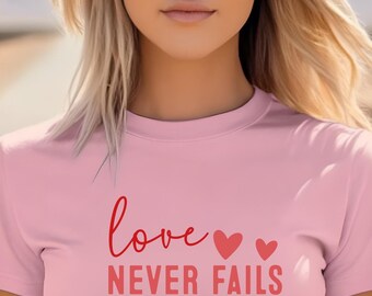 Love Never Fails dames graphic tshirt, Valentine Lover Tee, Galentine shirt, hart shirt, cadeau voor haar, christelijk shirt voor vrouwen