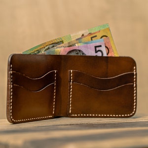 Portafoglio in pelle sottile da uomo.BELLISSIMO portafoglio in pelle. Portafoglio da uomo in pelle bifold. Regalo per la festa del papà. Portafoglio dei testimoni dello sposo. Regalo per il fidanzato