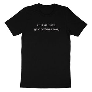Puede incluir: Camiseta negra con texto blanco que dice "CTRL+ALT+DEL your problems away".