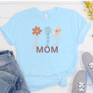 Flower Shirt for Mom, Boho Gift for Mom, Mom Boho Flower TShirt, Birthday for Mom, T Shirt for Mother, Gift for Grandma, Gift for Mom