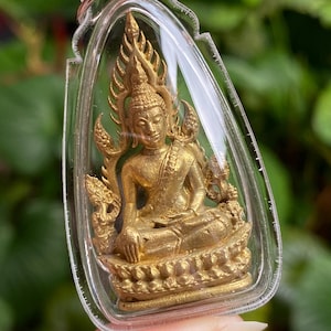 Buddha Chinnarat Anhänger aus Messing: Thailändisches Amulett für Schutz