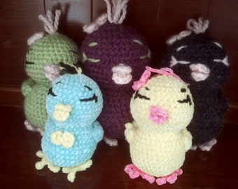 Pollito de peluche tejido a crochet: canasta de Pascua hecha a mano de alpaca y chenilla