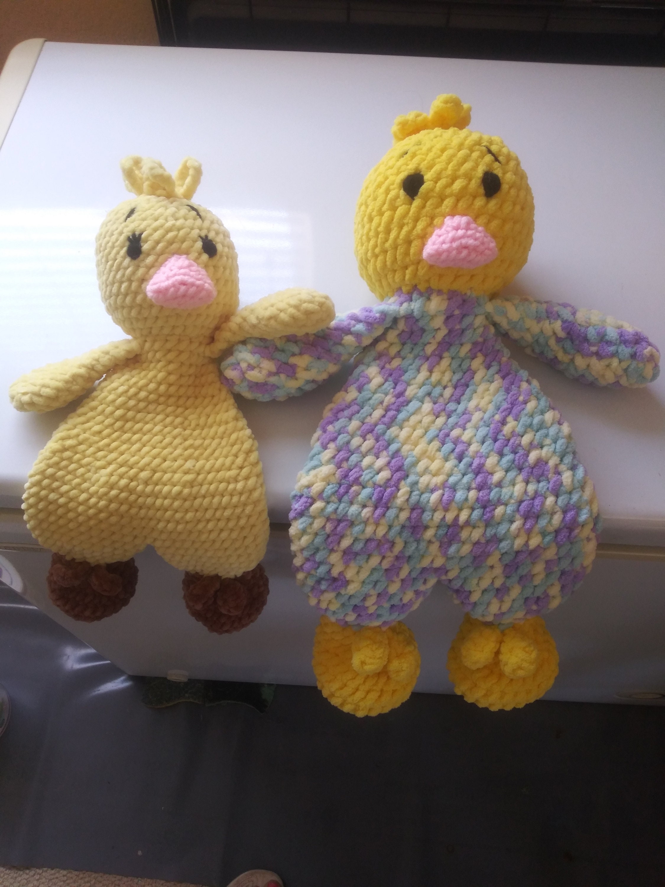 かぎ針編みのアヒルのぬいぐるみパターン：あみぐるみベビー布団（PDF