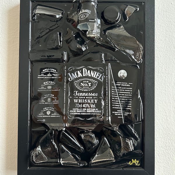 Whiskey - Broken Bottle Art / Whiskey / Bottle Art / Broken Bottle / Epoxy Painting /Luxury / Picture Frame / Epoxy Resin Art /Frame