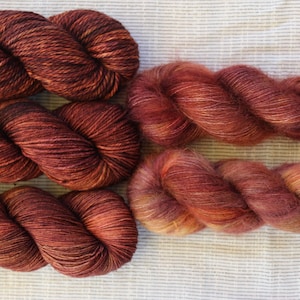 Blood Moon - Homebody Collection - Luxuriöse handgefärbte Fingering / Socke, DK, Suri, Mohair, Bulky Skein Yarn