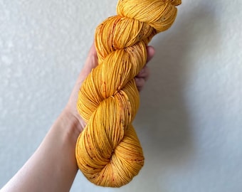 Amapolas de California - HECHO A PEDIDO Teñido a mano Digitación Dk Peso Hilo Primavera Colección Indie Teñido a mano Lujo Superwash Sock Yarn