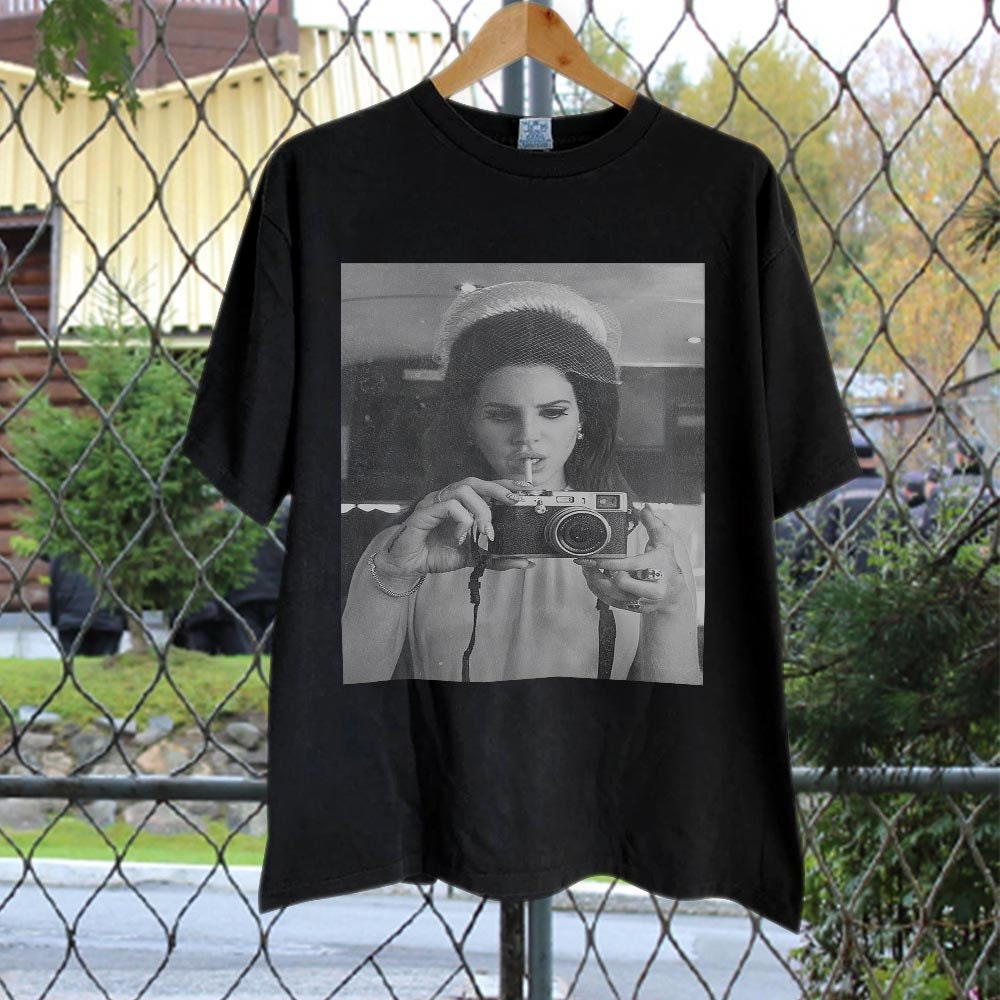 Discover Lana Del Rey Singer Black and White Photography Vintage T-Shirt