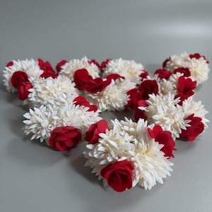 Bruiloft miniroos jasmijn gajra – haaraccessoire met bloemen en haargajra voor gunsten van Haldi en Mehndi