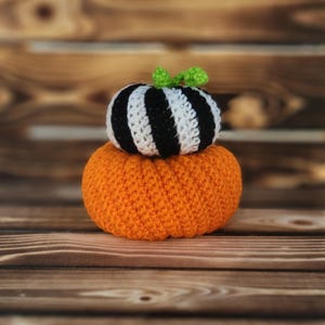 Twirly Whirly Pumpkin, Crochet Pumpkin, Halloween Crochet, Thanksgiving, Crochet Pattern, Pattern Only,  EZHookerCrochet, Digital PDF
