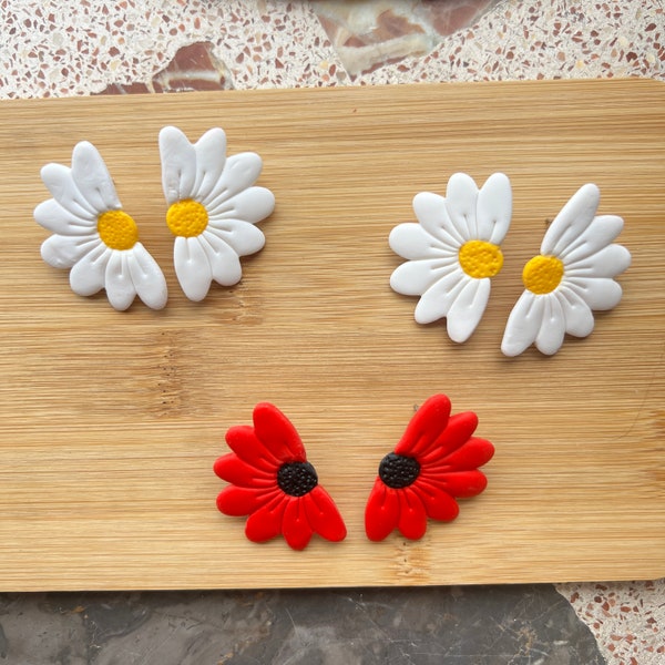 Boucles d'oreilles marguerite et coquelicot en argile. Boucles d'oreilles marguerites légères et coquelicots différentes tailles Boucles d'oreilles bouton argile collées