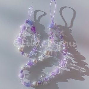 Encanto de teléfono lila personalizado - Correa de teléfono con cuentas, diseño coreano Y2K / muñequera de llavero / correa de teléfono bonita / tema de cordón blanco / hecho a mano