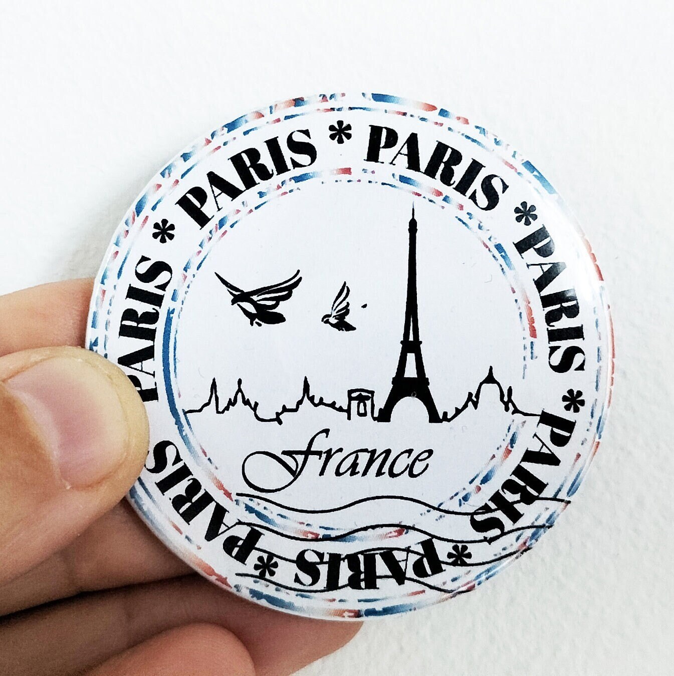 Insigne émaillé Vintage Association Des Voyageurs Paris – Honneur Patrie Fraternité