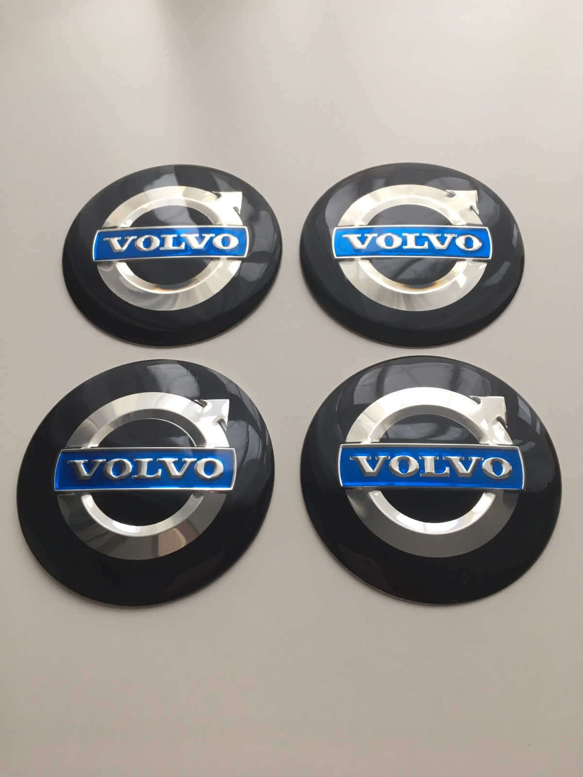 Auto-Logo-Emblem-Aufkleber für Volvo XC40 XC60 XC90 S60 S90 V90, Stilvolle  Vordere und Hintere Emblem Abzeichen Dekoration Auto Exterieur Dekoration  Modifizierte Zubehör,G : : Auto & Motorrad