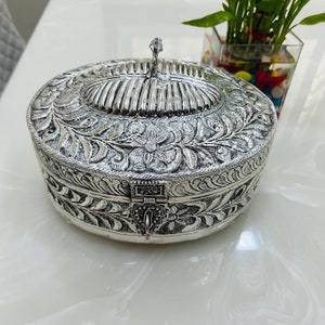 Boîte à fruits secs en argent gravé à la main en argent allemand, boîte de service royale, boîte à bibelots, boîte-cadeau Diwali, boîte vintage, boîte de bonbons, boîte-cadeau unique