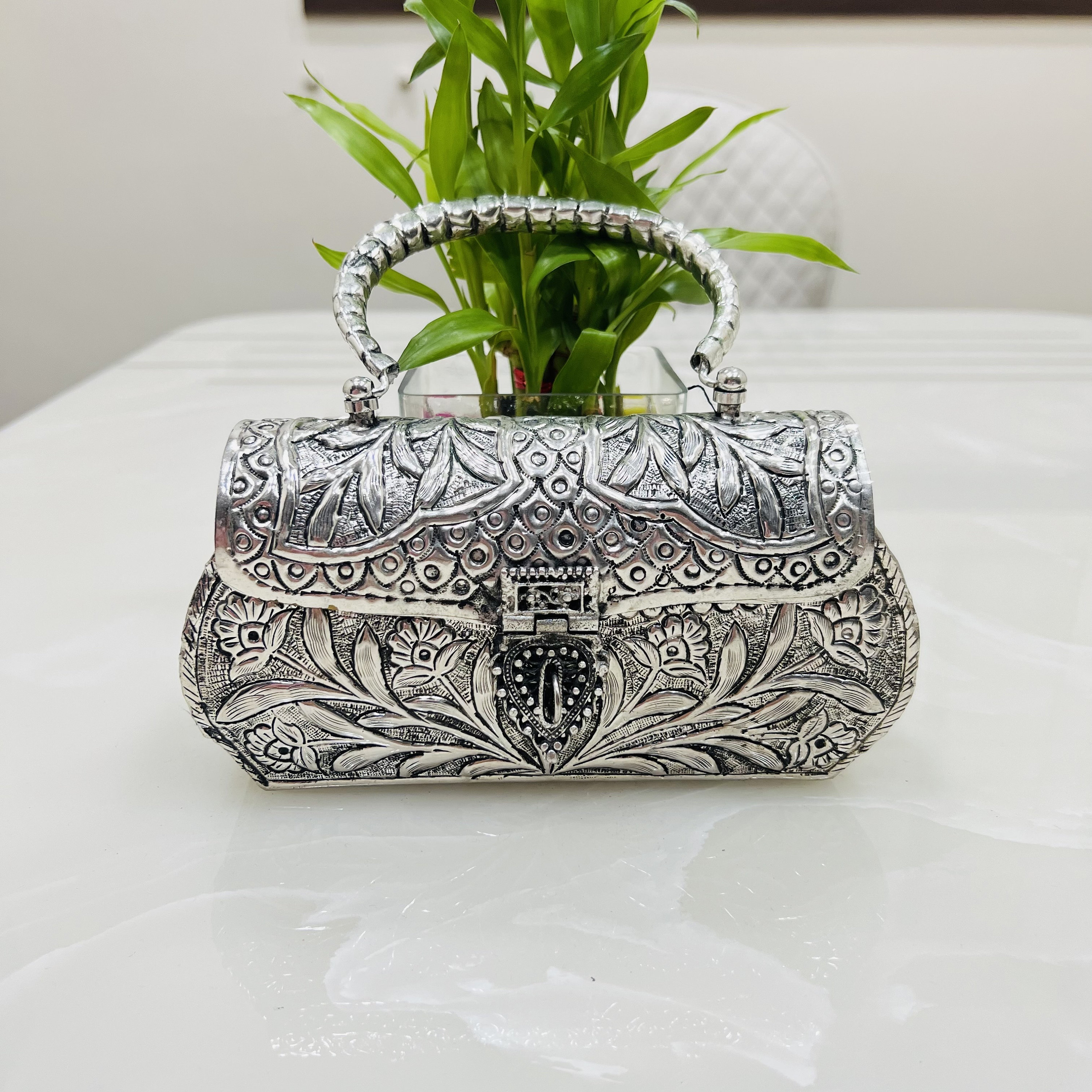 Ijuels 925 Pure Silver Handmade Vintage Style Purse, Comes With Certificate  Of Purity at Rs 40000/piece | Roli Kumkum in Jaipur | ID: 2849361916155