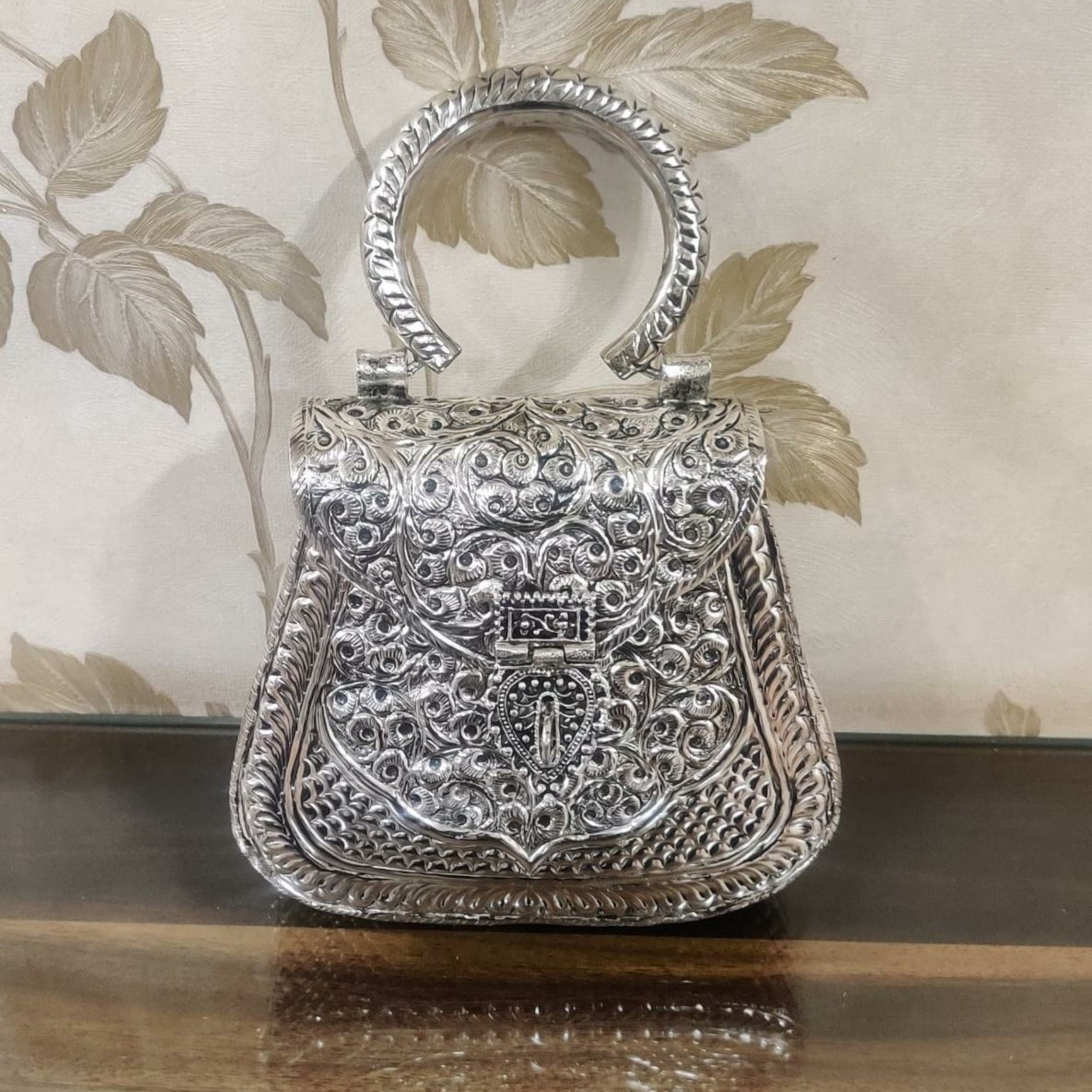 Shakuntala Textiles Bridal Women's Antique Brass Purse Ethnic Handmade Metal  Clutch Bag (Color: Silver) : Amazon.in: Fashion