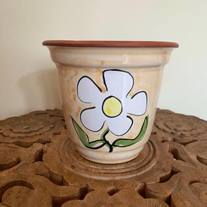Hand Painted Medium Planter, Floral ‘Daisy’ Design