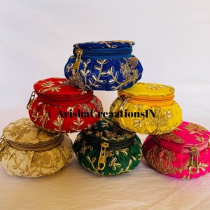 Lote de 5-100 piezas de caja de joyería, caja de brazaletes para mujer, regalo de boda indio, regalos de dama de honor, caja Matki de favor de boda, caja Matki bordada
