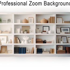 Pode incluir: Uma estante branca com várias prateleiras cheias de livros, fotos emolduradas e objetos decorativos. A estante está contra uma parede branca.