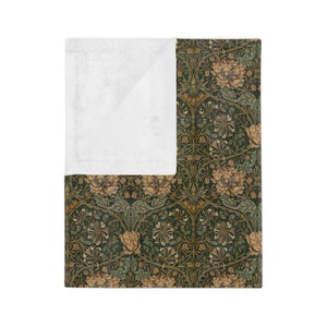 William Morris velveteen blanket - Honeysuckle, plush, flower, green, arts and crafts, floral, colonial, mission, minky, great for snuggling Bild 8