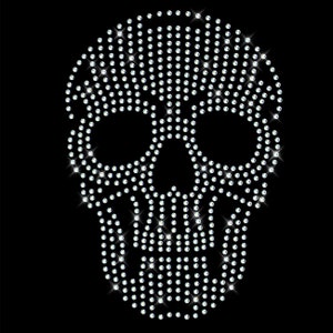 Könnte beinhalten: Ein Totenkopfdesign aus weißen Strasssteinen auf schwarzem Hintergrund.