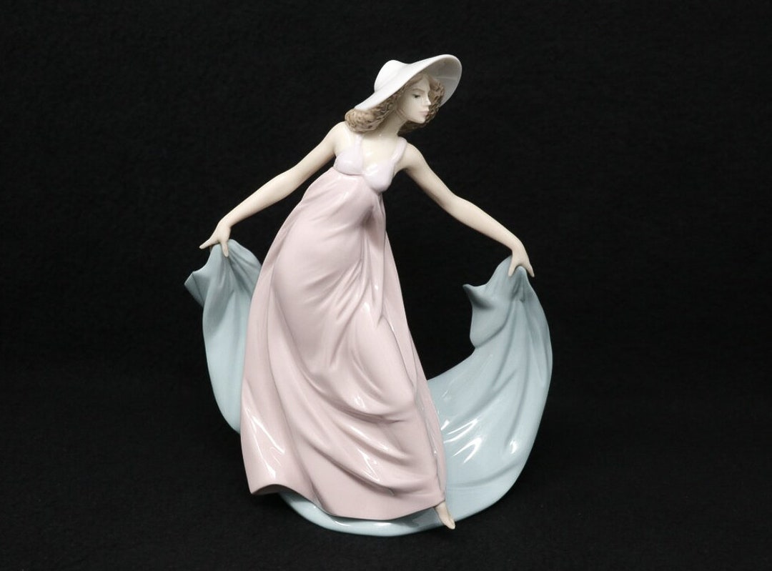 MINT Lladro Lady Figurine Vintage Retired Lladro Girl Etsy