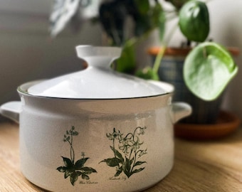 Cocotte Noritake Stoneware en grés motif "Mountain Flowers" fabriquée au Japon