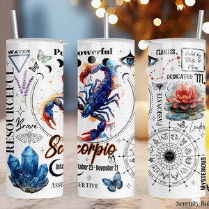 Op de afbeelding: Witte roestvrijstalen beker met een aquarel schorpioenontwerp in blauwe en oranje tinten. De beker bevat tekst als "Scorpio", "23 oktober - 21 november" en andere dierenriemsymbolen. Een rietje is inbegrepen.