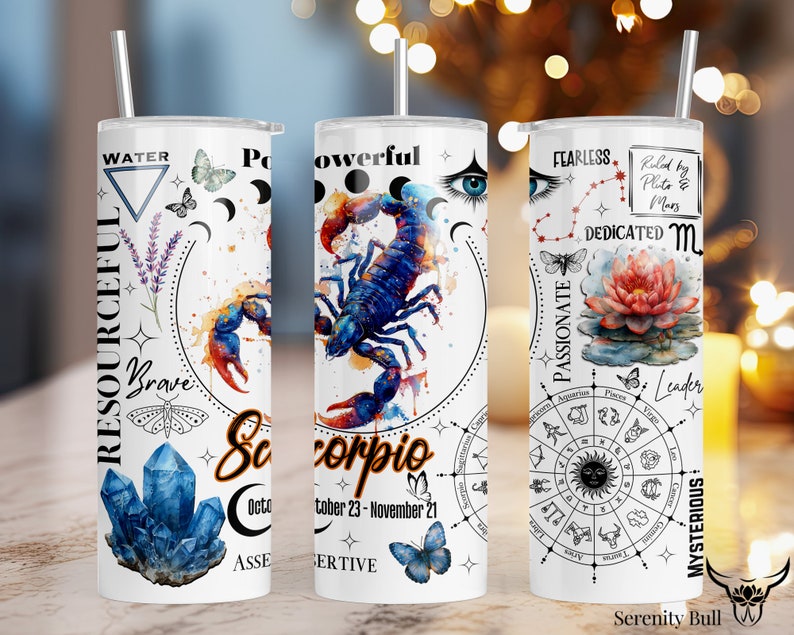 Op de afbeelding: Witte roestvrijstalen beker met een aquarel schorpioenontwerp in blauwe en oranje tinten. De beker bevat tekst als "Scorpio", "23 oktober - 21 november" en andere dierenriemsymbolen. Een rietje is inbegrepen.