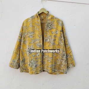 Giacca corta trapuntata Kantha indiana fatta a mano, kimono da donna, colore giallo boho, aperta sul davanti