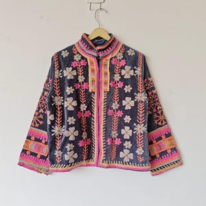 Women&#39;s Short Suzani Jacket, Handmade velvet Jacket, Suzani Jacket In velvet Fabric, Floral Embroidery Jacket, indianpatchworks