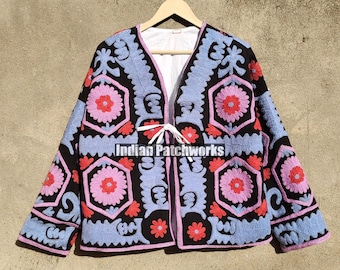 Giacca ricamata Suzani fatta a mano, giacca invernale, cappotto da donna, giacca corta Suzani, giacca Suzani in tessuto TNT, vestaglia, regalo per lei