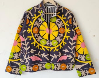 Veste d'hiver brodée en coton TNT Suzani | Manteau de festival court fait main | Manteaux ethniques bohèmes | Cadeau veste kimono d'hiver pour femme