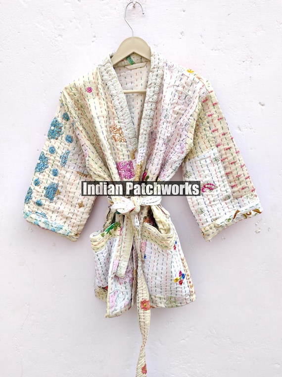 White Patchwork Short Kantha Robe Vintage Kantha Kimono Hand Embroidery Khambadia Kimono Jacket Patchwork Cotton Kimono Indian Vintage Robe