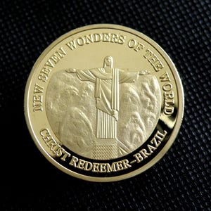 CRISTO REDENTOR, BRASIL Medallón - Medalla chapada en oro - Serie 'Las Nuevas Siete Maravillas del Mundo' - 40 mm Esmerilado / Efecto espejo (XZ02)