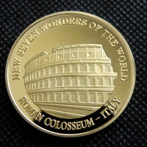 Medallón de la Gran Muralla China - Medalla chapada en oro - Serie 'Las Nuevas Siete Maravillas del Mundo' - Acabado esmerilado/tipo espejo de 40 mm (XZ02)