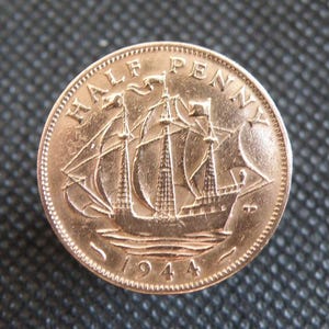 MONETA DA MEZZO PENNY DEL 1944 - Re Giorgio VI - Bronzo - Moneta britannica da 1/2 penny - Originale pulita - Veliero - Regalo per l'81° anniversario di compleanno (OS01)