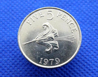 1979 GUERNSEY FIVE PENCE-munt - Kanaaleilandenmunt - Guernsey-leliebloemontwerp - Originele echte munt van 5 pence - Britse muntcadeau (OS01.3)