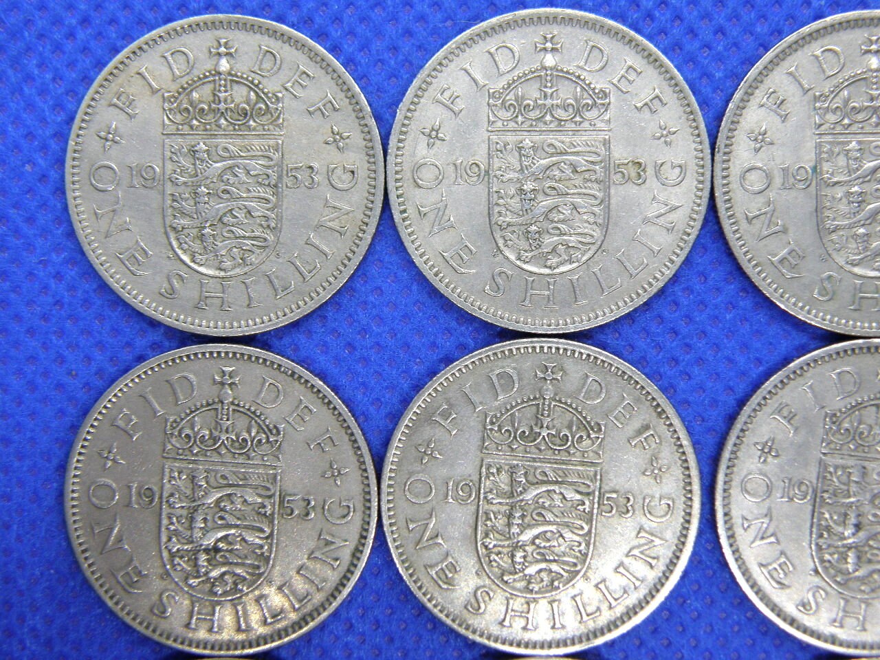 1953 年 1 シリング硬貨 12 枚 - イギリス 3 頭のライオンの盾のデザイン - エリザベス 2 世女王戴冠年硬貨。クラフト  ジュエリーの収集 (OS01) - Etsy 日本