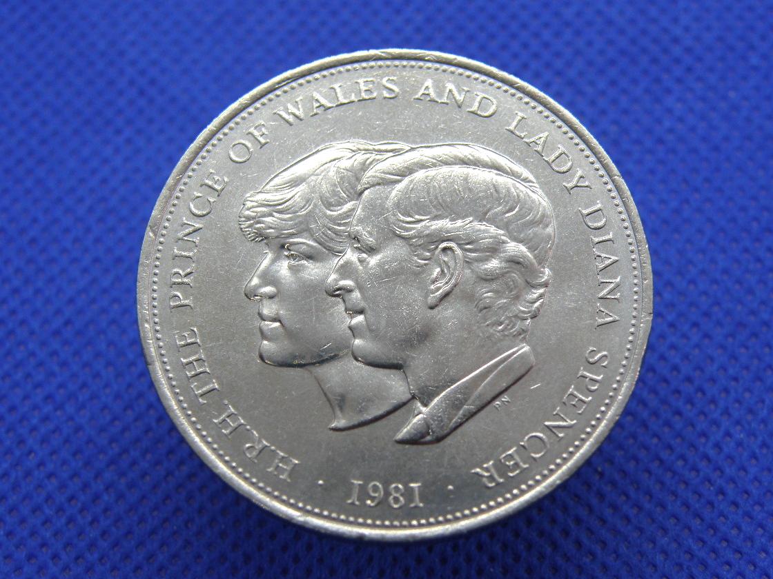 1981年チャールズ＆ダイアナ結婚記念クラウンコイン：英国記念 - Etsy 日本