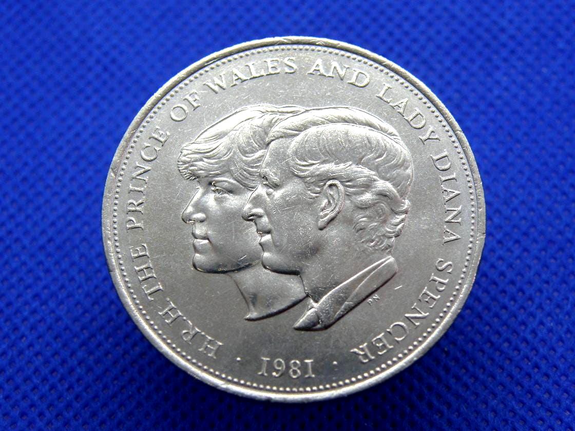 1981年チャールズ＆ダイアナ結婚記念クラウンコイン：英国記念 - Etsy 日本