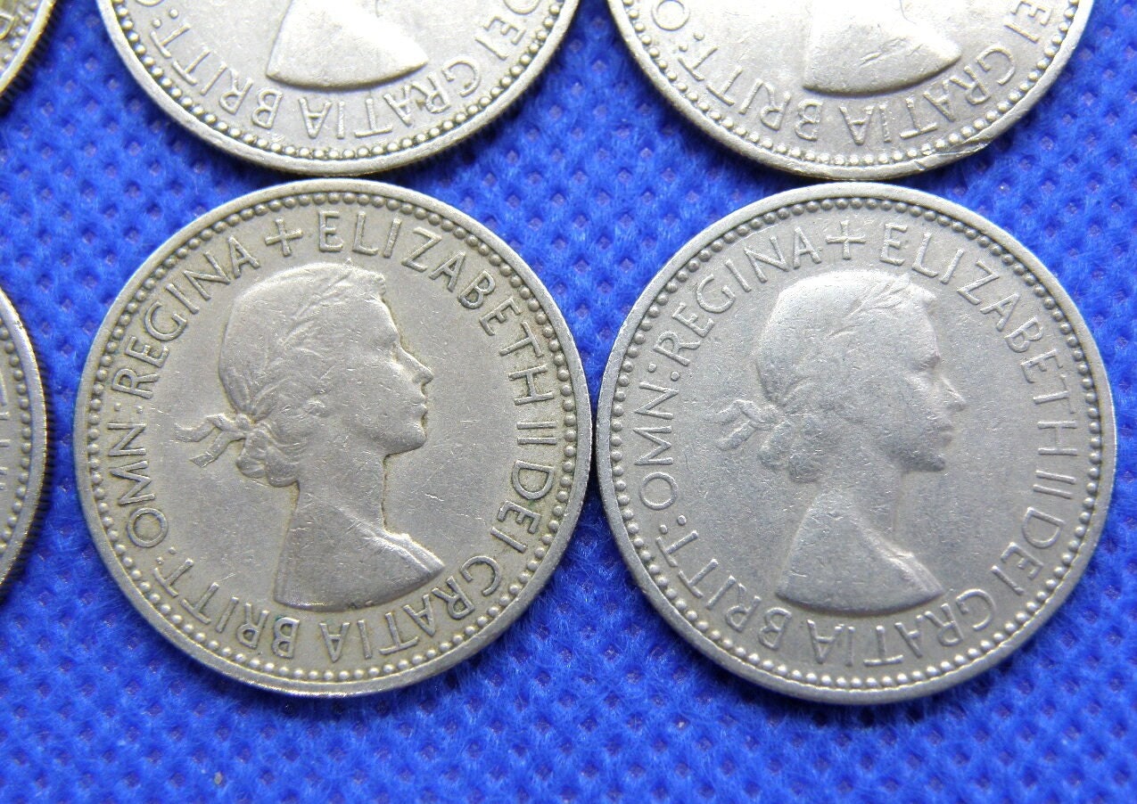 1953 年 1 シリング硬貨 12 枚 - イギリス 3 頭のライオンの盾のデザイン - エリザベス 2 世女王戴冠年硬貨。クラフト  ジュエリーの収集 (OS01) - Etsy 日本