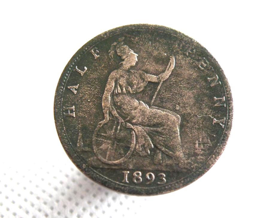 1893 HALFPENNY COIN - Victorian Bronze 1/2 Penny Coin. Queen