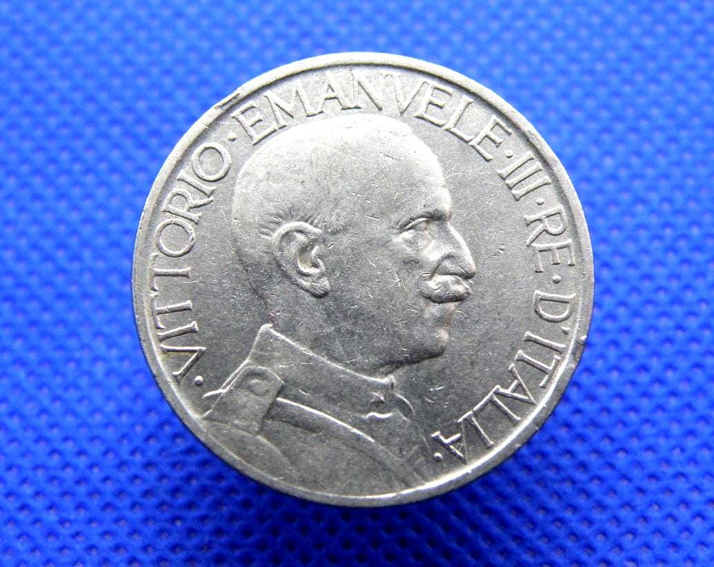 ☆イタリア2リラ銀貨☆1916年／ヴィットーリオ・エマヌエーレ3世／Ⅴ611-2 イタリア Italia ビットリオ エマヌエレ3世 クアドリガ 2リラ