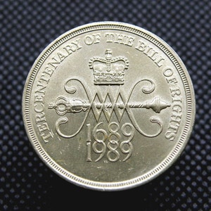 MONEDA DE DOS LIBRAS BRITÁNICAS DE 1989 - Emisión conmemorativa del 300.º aniversario de la Carta de Derechos. Moneda auténtica. Corona y maza reales. Regalo de cumpleaños (OS01)